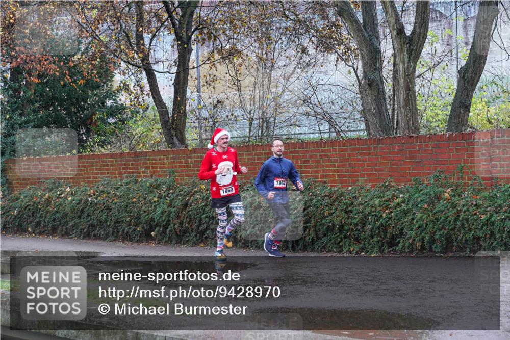 07.12.2025 - St. Pauli X-Mass-Run No. 15 Michael Burmester http://msf.ph/oto/9428970 07.12.2025 11:19:23 Laufen 1960, 1962 meine-sportfotos.de