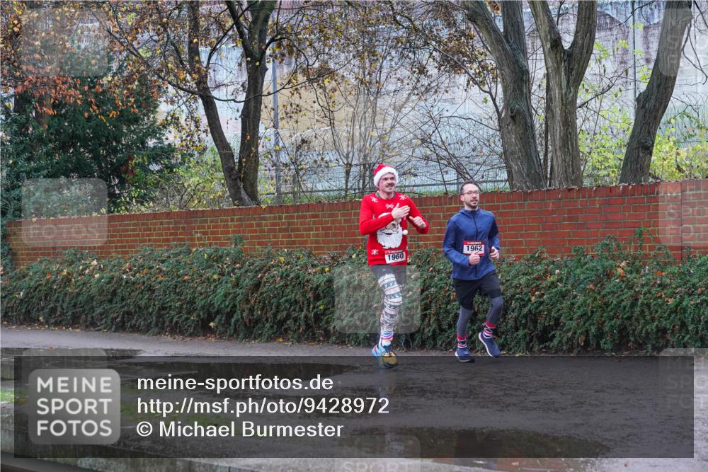 07.12.2025 - St. Pauli X-Mass-Run No. 15 Michael Burmester http://msf.ph/oto/9428972 07.12.2025 11:19:23 Laufen 1960, 1962 meine-sportfotos.de