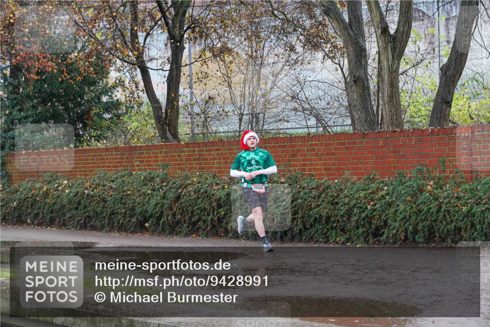 07.12.2025 - St. Pauli X-Mass-Run No. 15 Michael Burmester http://msf.ph/oto/9428991 07.12.2025 11:20:03 Laufen 3000 meine-sportfotos.de