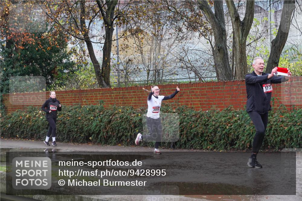 07.12.2025 - St. Pauli X-Mass-Run No. 15 Michael Burmester http://msf.ph/oto/9428995 07.12.2025 11:20:08 Laufen 173, 2978, 3059 meine-sportfotos.de
