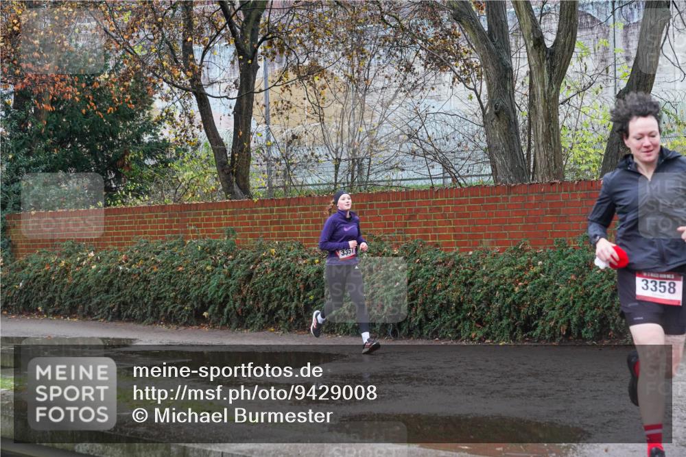 07.12.2025 - St. Pauli X-Mass-Run No. 15 Michael Burmester http://msf.ph/oto/9429008 07.12.2025 11:20:31 Laufen 3357, 3358 meine-sportfotos.de