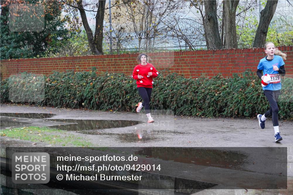 07.12.2025 - St. Pauli X-Mass-Run No. 15 Michael Burmester http://msf.ph/oto/9429014 07.12.2025 09:41:36 Laufen 2129 meine-sportfotos.de