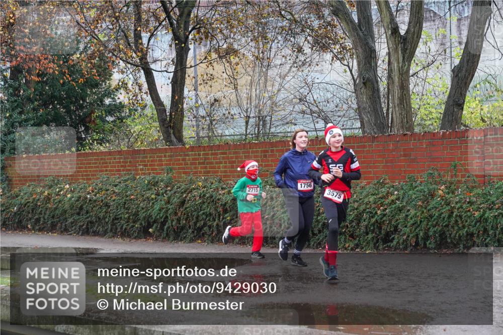07.12.2025 - St. Pauli X-Mass-Run No. 15 Michael Burmester http://msf.ph/oto/9429030 07.12.2025 11:21:05 Laufen 2715, 1756, 3575 meine-sportfotos.de
