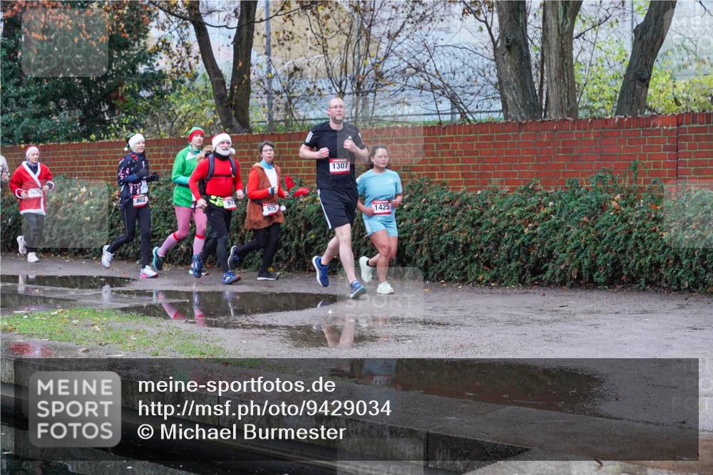 07.12.2025 - St. Pauli X-Mass-Run No. 15 Michael Burmester http://msf.ph/oto/9429034 07.12.2025 09:41:59 Laufen 802, 977, 975, 1307, 1425 meine-sportfotos.de