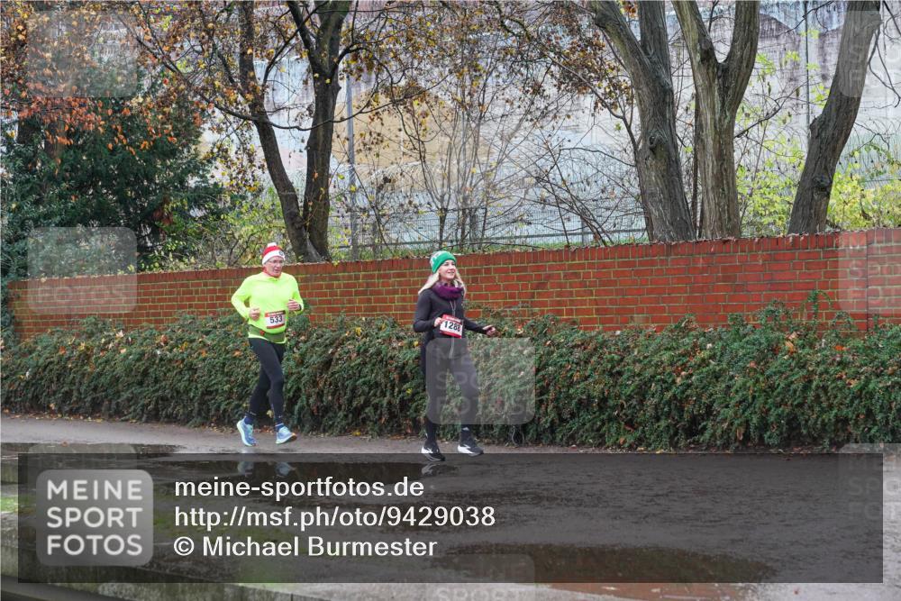 07.12.2025 - St. Pauli X-Mass-Run No. 15 Michael Burmester http://msf.ph/oto/9429038 07.12.2025 11:21:21 Laufen 533, 1288 meine-sportfotos.de