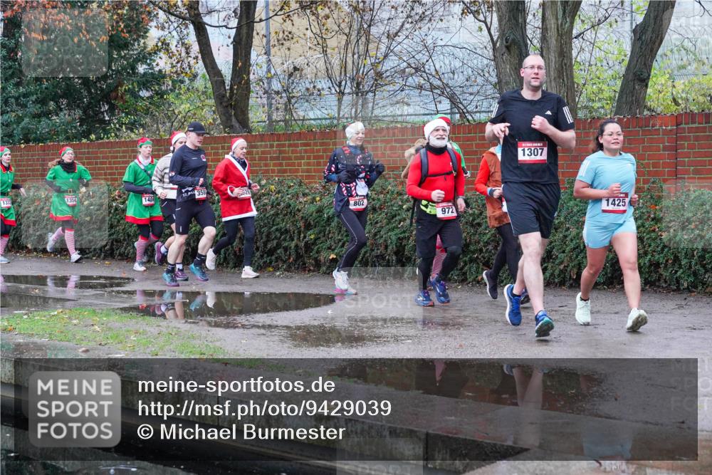 07.12.2025 - St. Pauli X-Mass-Run No. 15 Michael Burmester http://msf.ph/oto/9429039 07.12.2025 09:42:00 Laufen 1333, 1354, 14, 04, 358, 802, 972, 1307, 1425 meine-sportfotos.de
