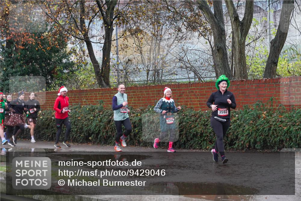 07.12.2025 - St. Pauli X-Mass-Run No. 15 Michael Burmester http://msf.ph/oto/9429046 07.12.2025 11:21:30 Laufen 2395, 15, 2396, 3592 meine-sportfotos.de