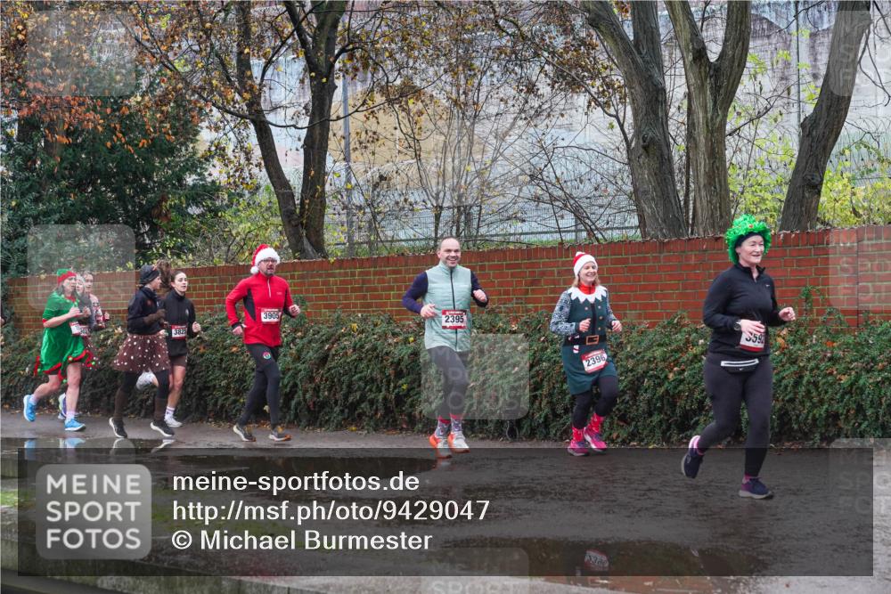 07.12.2025 - St. Pauli X-Mass-Run No. 15 Michael Burmester http://msf.ph/oto/9429047 07.12.2025 11:21:30 Laufen 3905, 2395, 2396, 59 meine-sportfotos.de