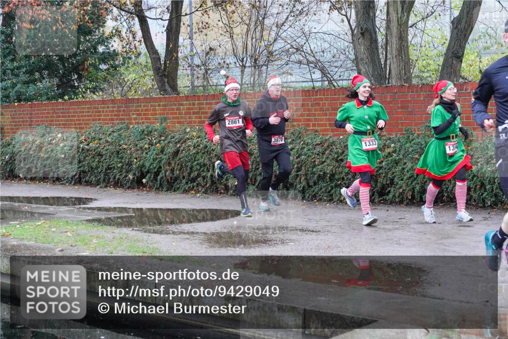 07.12.2025 - St. Pauli X-Mass-Run No. 15 Michael Burmester http://msf.ph/oto/9429049 07.12.2025 09:42:04 Laufen 2861, 3878, 1333, 134 meine-sportfotos.de