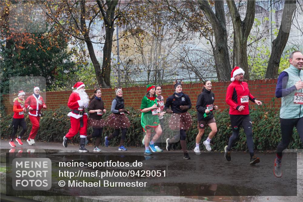 07.12.2025 - St. Pauli X-Mass-Run No. 15 Michael Burmester http://msf.ph/oto/9429051 07.12.2025 11:21:32 Laufen 3762, 3825, 3905, 239 meine-sportfotos.de