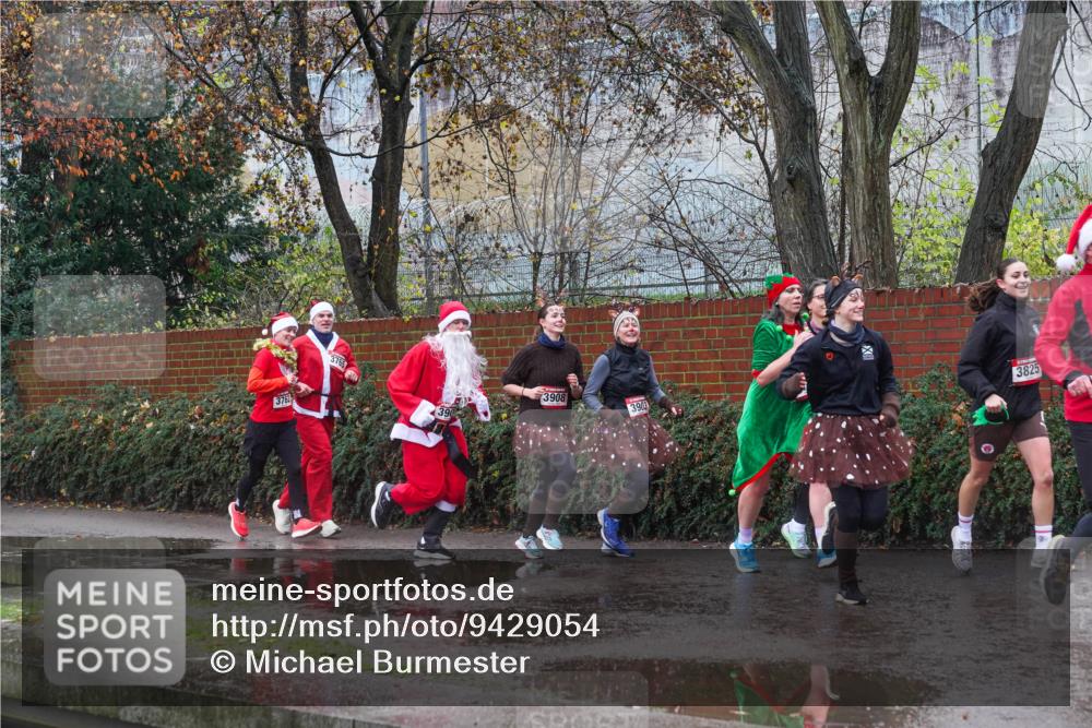 07.12.2025 - St. Pauli X-Mass-Run No. 15 Michael Burmester http://msf.ph/oto/9429054 07.12.2025 11:21:33 Laufen 3762, 3765, 3908, 390, 3903, 3825 meine-sportfotos.de