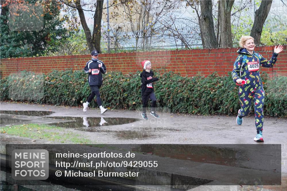 07.12.2025 - St. Pauli X-Mass-Run No. 15 Michael Burmester http://msf.ph/oto/9429055 07.12.2025 09:42:08 Laufen 885, 4029 meine-sportfotos.de