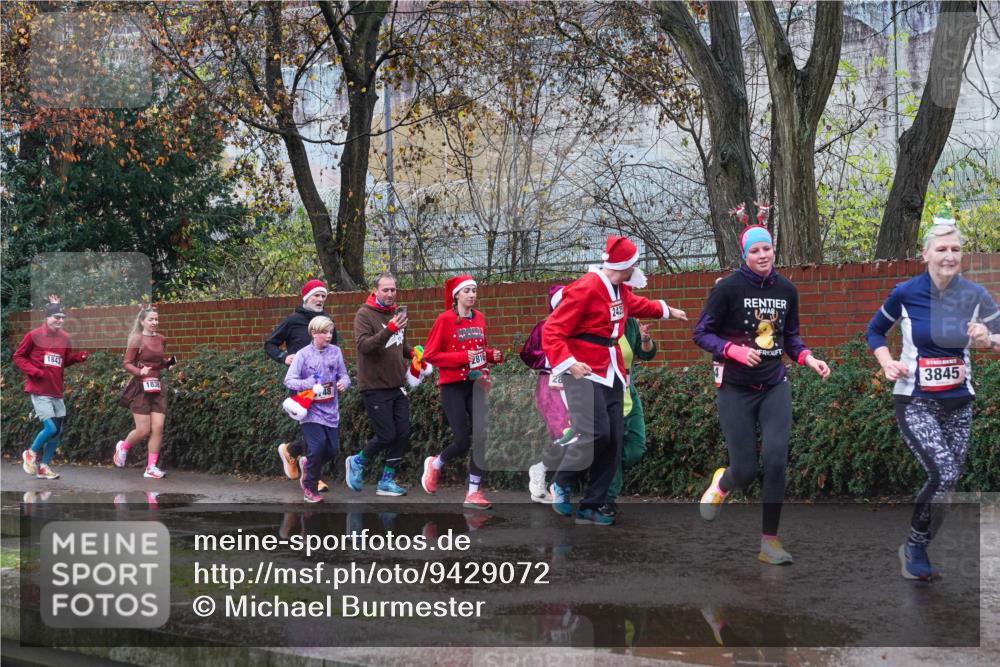 07.12.2025 - St. Pauli X-Mass-Run No. 15 Michael Burmester http://msf.ph/oto/9429072 07.12.2025 11:21:51 Laufen 1843, 1838, 2816, 28, 242, 3845 meine-sportfotos.de