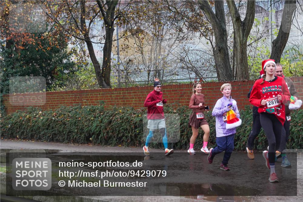 07.12.2025 - St. Pauli X-Mass-Run No. 15 Michael Burmester http://msf.ph/oto/9429079 07.12.2025 11:21:53 Laufen 1843, 1838, 2816, 839 meine-sportfotos.de