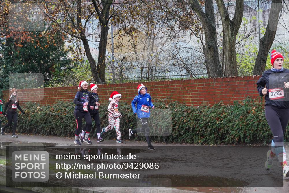 07.12.2025 - St. Pauli X-Mass-Run No. 15 Michael Burmester http://msf.ph/oto/9429086 07.12.2025 11:22:05 Laufen 3435, 19, 194, 5, 701, 3222 meine-sportfotos.de