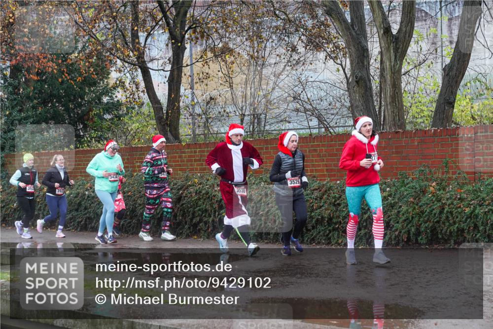 07.12.2025 - St. Pauli X-Mass-Run No. 15 Michael Burmester http://msf.ph/oto/9429102 07.12.2025 11:22:19 Laufen 392, 3923, 3434, 3530, 3529 meine-sportfotos.de