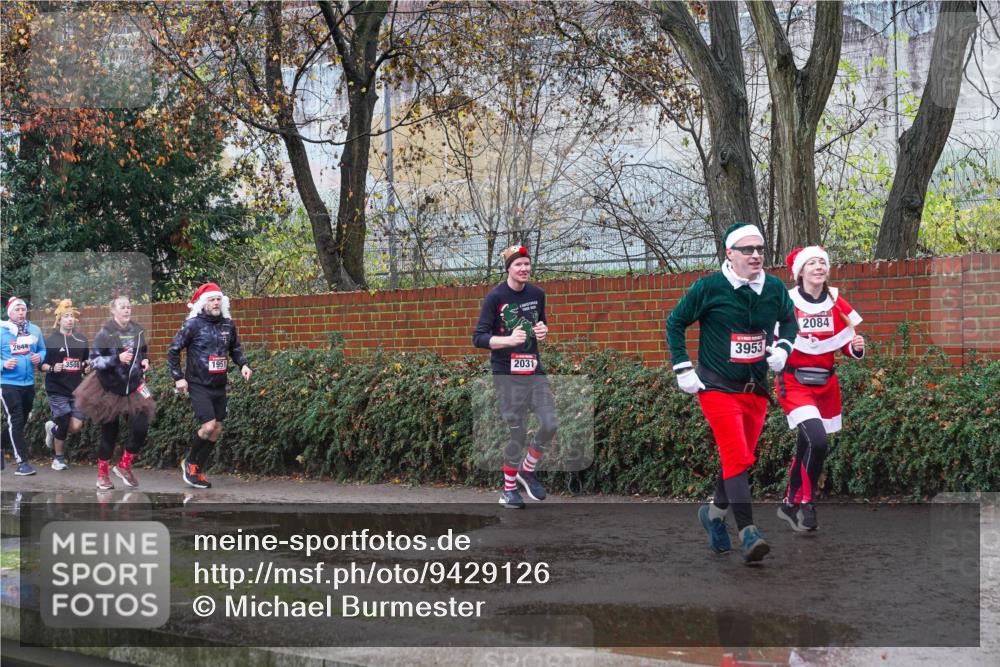 07.12.2025 - St. Pauli X-Mass-Run No. 15 Michael Burmester http://msf.ph/oto/9429126 07.12.2025 11:22:41 Laufen 2644, 3953, 35084, 1951, 2031, 2084 meine-sportfotos.de