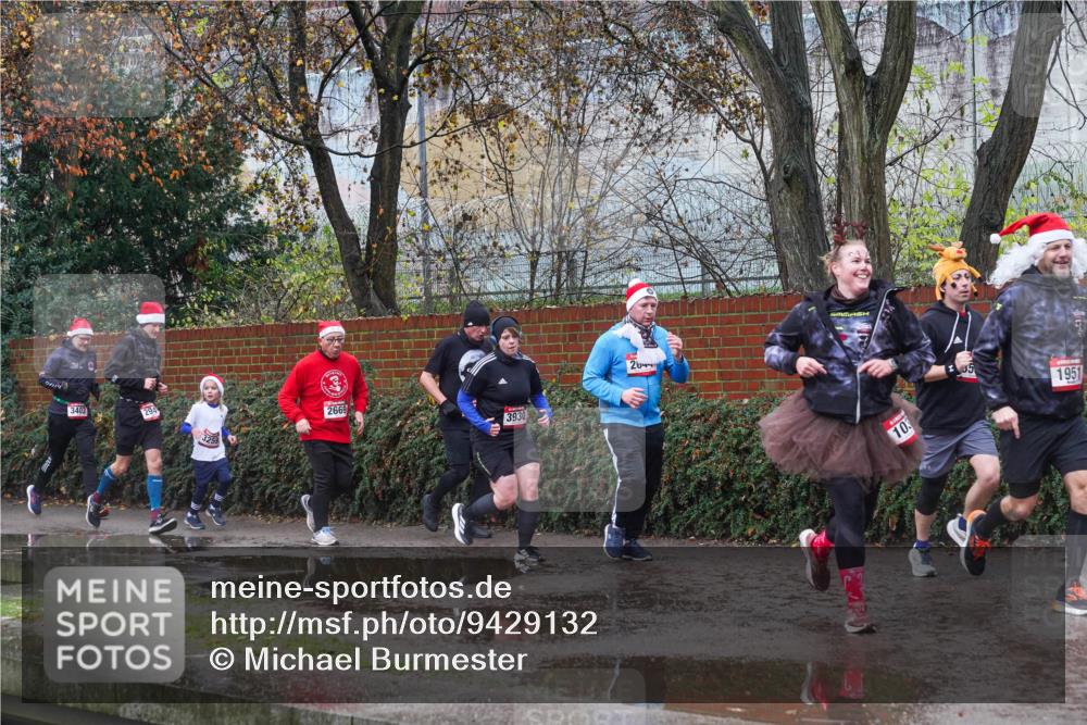 07.12.2025 - St. Pauli X-Mass-Run No. 15 Michael Burmester http://msf.ph/oto/9429132 07.12.2025 11:22:45 Laufen 3403, 2669, 3930, 26, 103, 05, 1951 meine-sportfotos.de