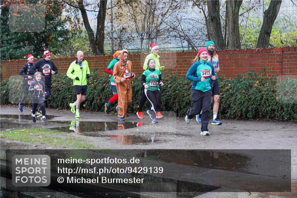 07.12.2025 - St. Pauli X-Mass-Run No. 15 Michael Burmester http://msf.ph/oto/9429139 07.12.2025 09:43:06 Laufen 88, 805, 943, 1449, 3417 meine-sportfotos.de