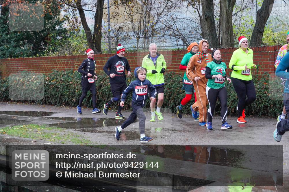 07.12.2025 - St. Pauli X-Mass-Run No. 15 Michael Burmester http://msf.ph/oto/9429144 07.12.2025 09:43:07 Laufen 956, 805, 3188, 05, 9, 1449, 1522 meine-sportfotos.de