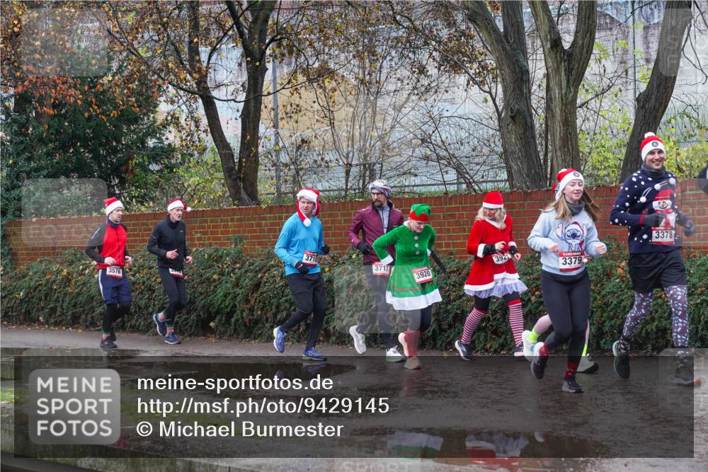 07.12.2025 - St. Pauli X-Mass-Run No. 15 Michael Burmester http://msf.ph/oto/9429145 07.12.2025 11:22:50 Laufen 3576, 3718, 3717, 3920, 3379, 3378 meine-sportfotos.de