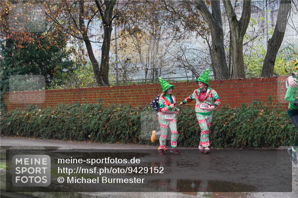 07.12.2025 - St. Pauli X-Mass-Run No. 15 Michael Burmester http://msf.ph/oto/9429152 07.12.2025 11:22:57 Laufen 2382, 2385 meine-sportfotos.de