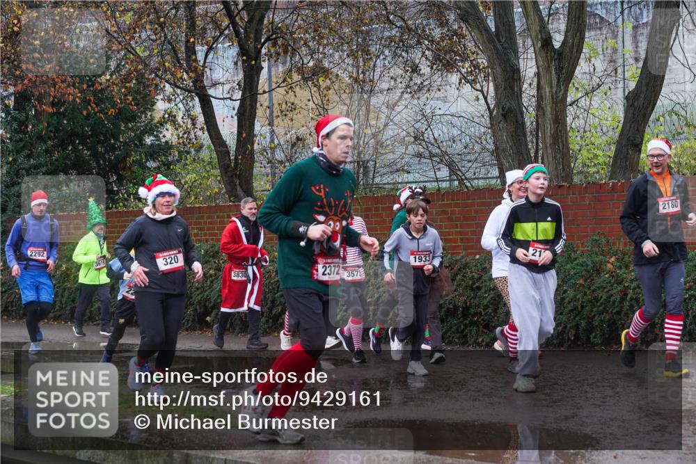 07.12.2025 - St. Pauli X-Mass-Run No. 15 Michael Burmester http://msf.ph/oto/9429161 07.12.2025 11:23:04 Laufen 2292, 3619, 320, 2372, 3573, 3830, 1933, 21, 2180 meine-sportfotos.de