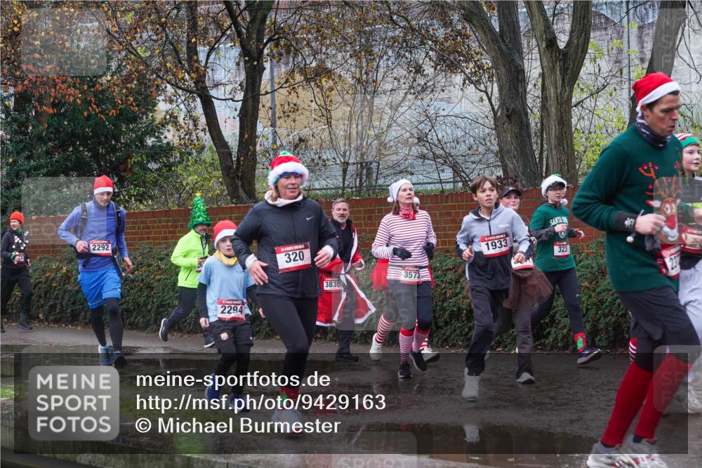 07.12.2025 - St. Pauli X-Mass-Run No. 15 Michael Burmester http://msf.ph/oto/9429163 07.12.2025 11:23:05 Laufen 2292, 2294, 320, 3573, 3830, 1933, 323, 23 meine-sportfotos.de