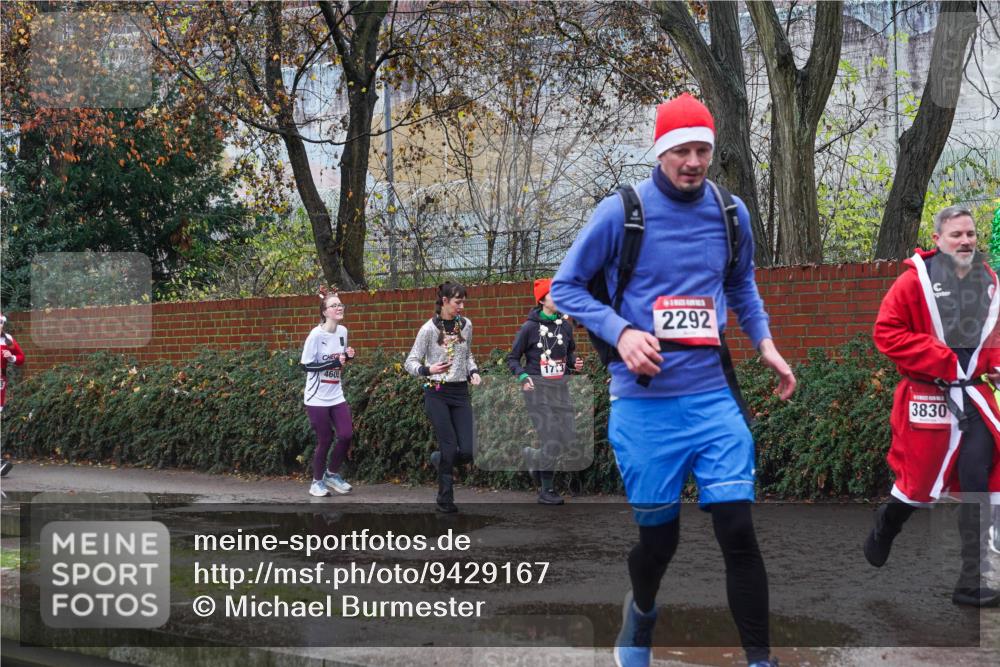 07.12.2025 - St. Pauli X-Mass-Run No. 15 Michael Burmester http://msf.ph/oto/9429167 07.12.2025 11:23:08 Laufen 4605, 17, 3, 2292, 3830 meine-sportfotos.de