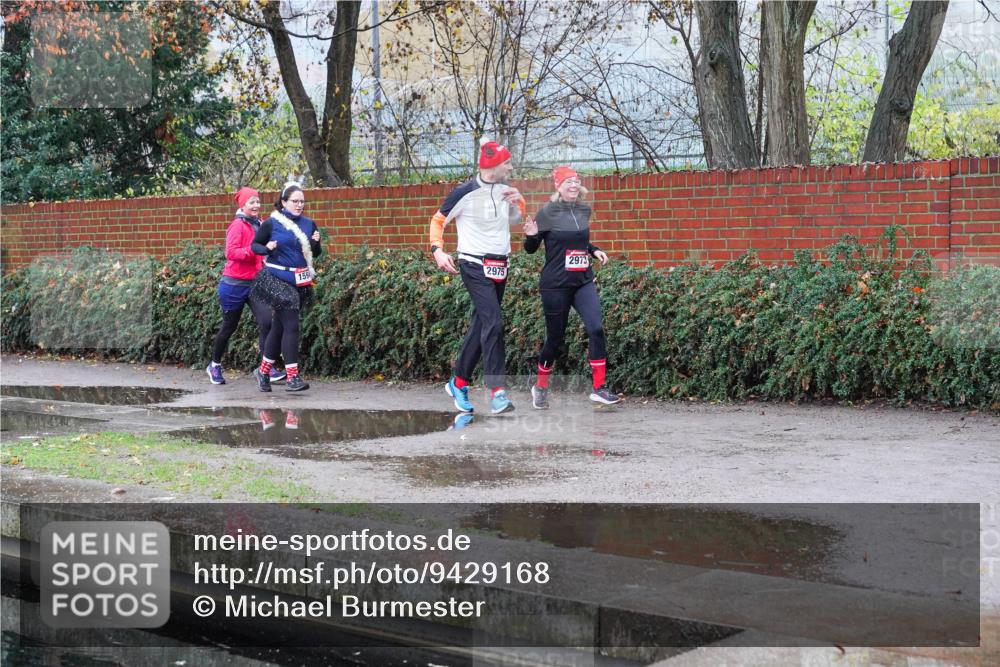 07.12.2025 - St. Pauli X-Mass-Run No. 15 Michael Burmester http://msf.ph/oto/9429168 07.12.2025 09:43:25 Laufen 1594, 2975, 2973 meine-sportfotos.de