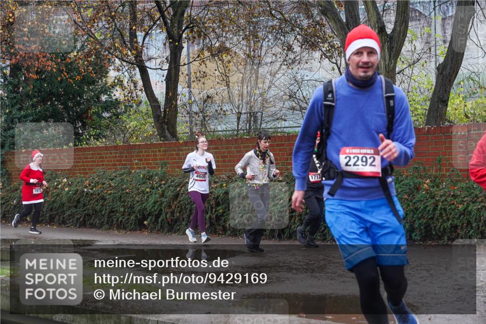 07.12.2025 - St. Pauli X-Mass-Run No. 15 Michael Burmester http://msf.ph/oto/9429169 07.12.2025 11:23:08 Laufen 1975, 2292, 1713, 4605 meine-sportfotos.de