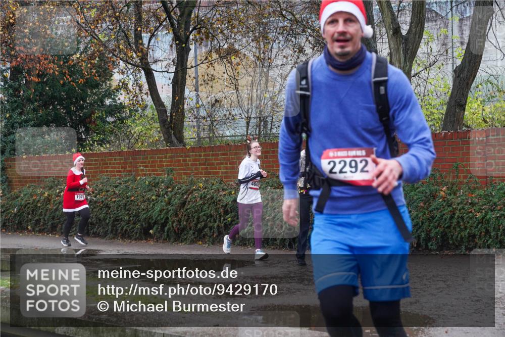 07.12.2025 - St. Pauli X-Mass-Run No. 15 Michael Burmester http://msf.ph/oto/9429170 07.12.2025 11:23:09 Laufen 1975, 460, 2292 meine-sportfotos.de