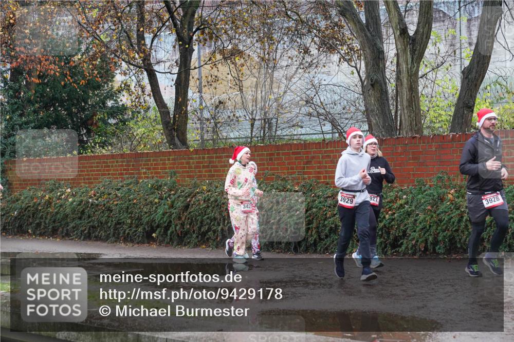 07.12.2025 - St. Pauli X-Mass-Run No. 15 Michael Burmester http://msf.ph/oto/9429178 07.12.2025 11:23:15 Laufen 342, 3929, 927, 3928 meine-sportfotos.de