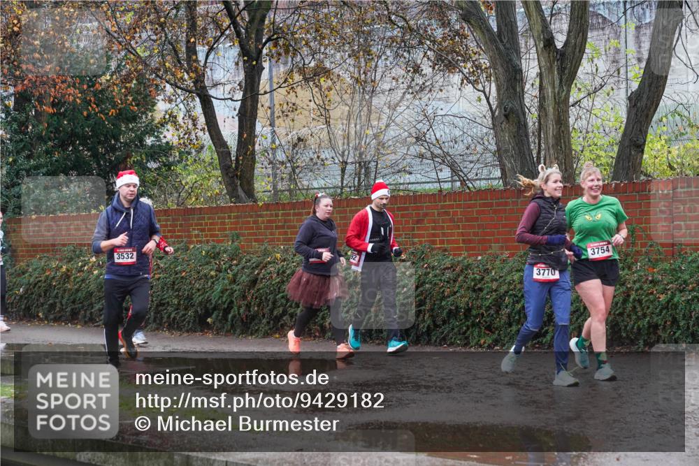 07.12.2025 - St. Pauli X-Mass-Run No. 15 Michael Burmester http://msf.ph/oto/9429182 07.12.2025 11:23:20 Laufen 3532, 3770, 3754 meine-sportfotos.de