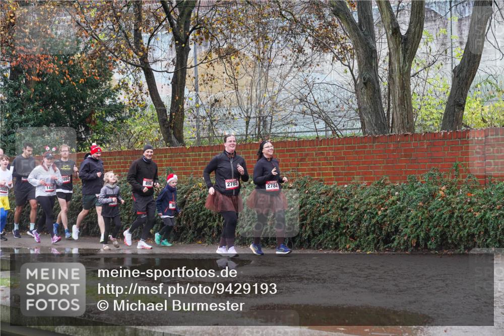 07.12.2025 - St. Pauli X-Mass-Run No. 15 Michael Burmester http://msf.ph/oto/9429193 07.12.2025 11:23:47 Laufen 3885, 1433, 880, 898, 2785, 2784 meine-sportfotos.de