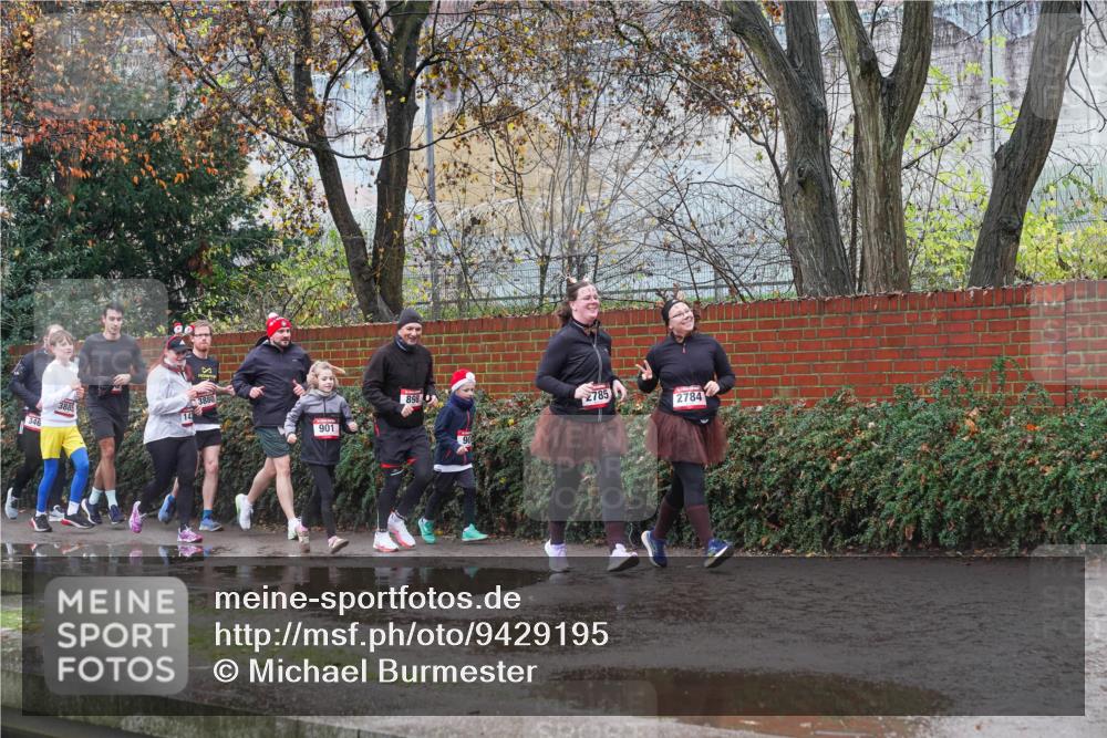 07.12.2025 - St. Pauli X-Mass-Run No. 15 Michael Burmester http://msf.ph/oto/9429195 07.12.2025 11:23:48 Laufen 3885, 14, 2785, 901, 2784 meine-sportfotos.de
