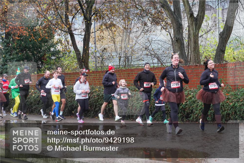 07.12.2025 - St. Pauli X-Mass-Run No. 15 Michael Burmester http://msf.ph/oto/9429198 07.12.2025 11:23:49 Laufen 596, 30, 526, 46, 3885, 1433, 901, 898, 2785, 2784 meine-sportfotos.de