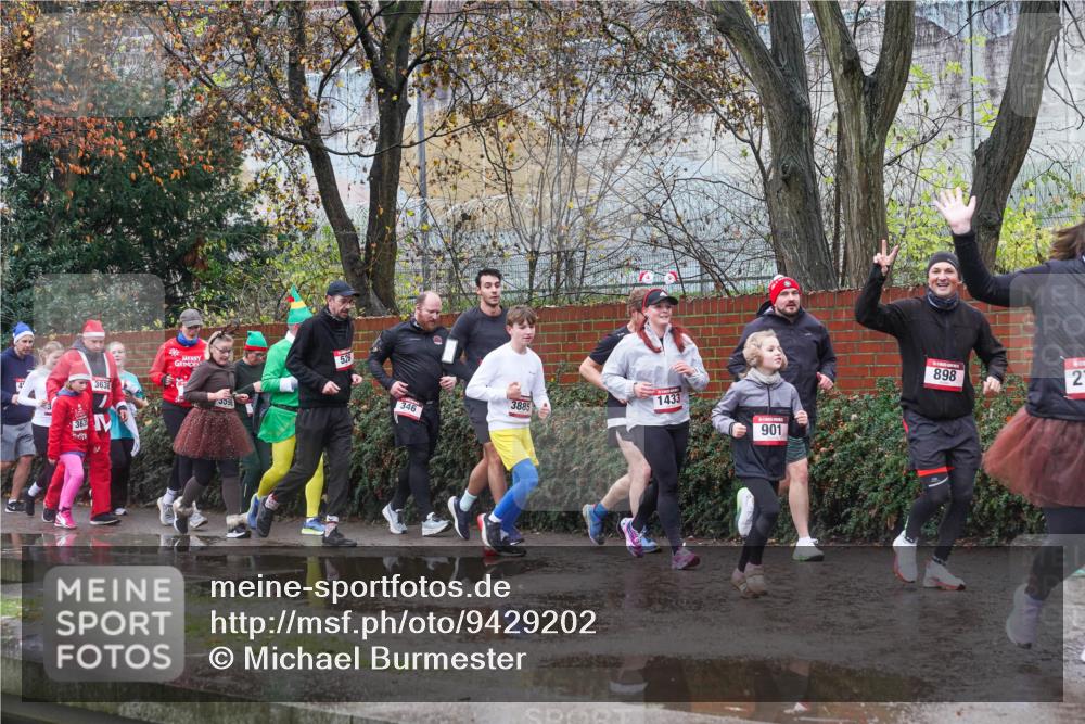 07.12.2025 - St. Pauli X-Mass-Run No. 15 Michael Burmester http://msf.ph/oto/9429202 07.12.2025 11:23:50 Laufen 363, 3638, 596, 526, 346, 1433, 3885, 901, 898, 2 meine-sportfotos.de