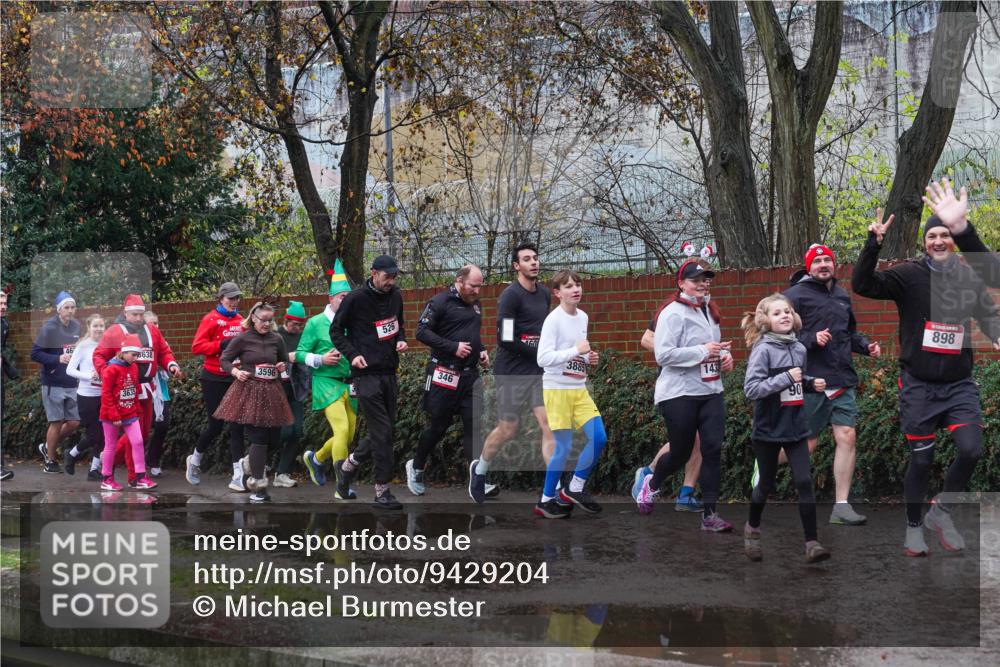 07.12.2025 - St. Pauli X-Mass-Run No. 15 Michael Burmester http://msf.ph/oto/9429204 07.12.2025 11:23:51 Laufen 3635, 638, 3596, 526, 346, 460, 3885, 143, 901, 898 meine-sportfotos.de