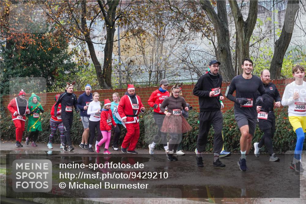 07.12.2025 - St. Pauli X-Mass-Run No. 15 Michael Burmester http://msf.ph/oto/9429210 07.12.2025 11:23:53 Laufen 3639, 3641, 4614, 4, 3638, 3884, 3635, 3596, 526, 08, 346, 3885 meine-sportfotos.de