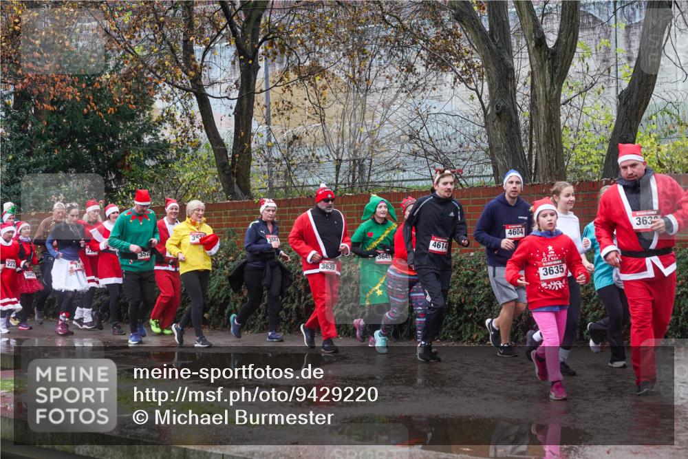 07.12.2025 - St. Pauli X-Mass-Run No. 15 Michael Burmester http://msf.ph/oto/9429220 07.12.2025 11:23:56 Laufen 222, 3650, 352, 352, 3504, 3641, 3639, 4614, 4604, 3635, 3632 meine-sportfotos.de