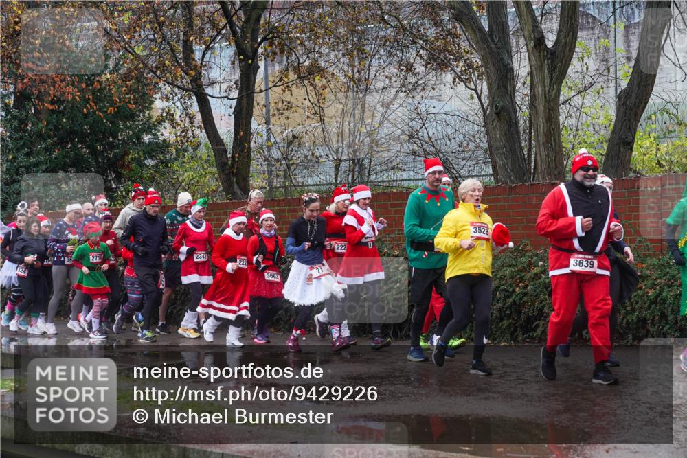 07.12.2025 - St. Pauli X-Mass-Run No. 15 Michael Burmester http://msf.ph/oto/9429226 07.12.2025 11:23:58 Laufen 324, 2716, 2347, 222, 1621, 3663, 222, 0, 3528, 3639 meine-sportfotos.de