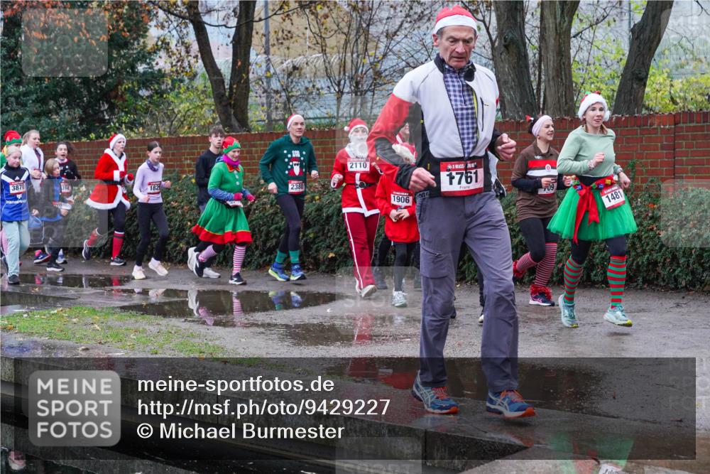 07.12.2025 - St. Pauli X-Mass-Run No. 15 Michael Burmester http://msf.ph/oto/9429227 07.12.2025 09:44:00 Laufen 3870, 182, 2380, 2110, 1906, 1761, 60, 1481 meine-sportfotos.de