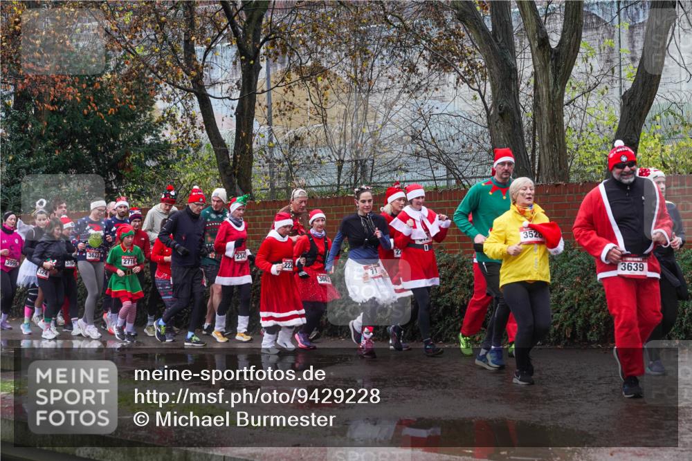 07.12.2025 - St. Pauli X-Mass-Run No. 15 Michael Burmester http://msf.ph/oto/9429228 07.12.2025 11:23:59 Laufen 3999, 324, 378, 3623, 2716, 222, 3663, 22, 3528, 3639 meine-sportfotos.de