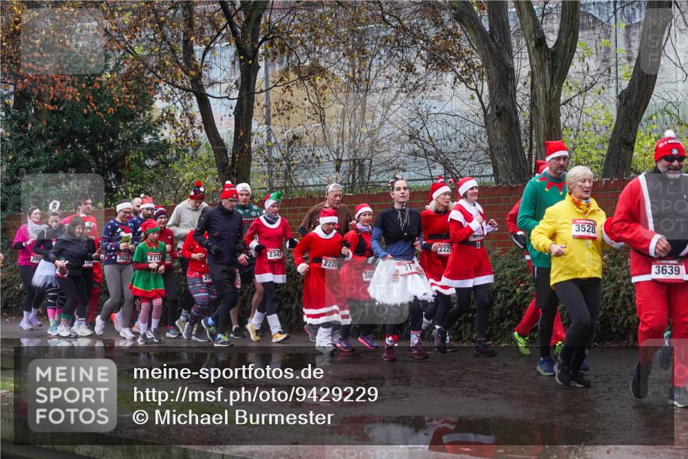 07.12.2025 - St. Pauli X-Mass-Run No. 15 Michael Burmester http://msf.ph/oto/9429229 07.12.2025 11:23:59 Laufen 3623, 2716, 22, 39, 2221, 2347, 2222, 71, 366, 3528, 3639 meine-sportfotos.de
