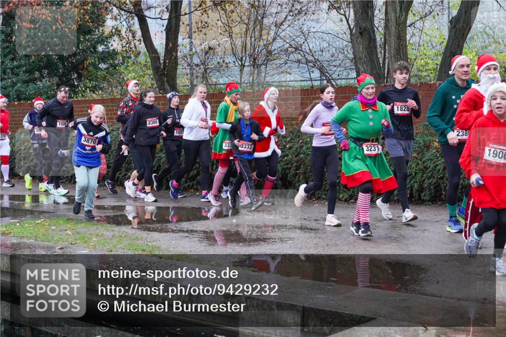 07.12.2025 - St. Pauli X-Mass-Run No. 15 Michael Burmester http://msf.ph/oto/9429232 07.12.2025 09:44:03 Laufen 222, 1506, 3870, 1717, 2366, 1887, 333, 3333, 3231, 1828, 238, 1906 meine-sportfotos.de