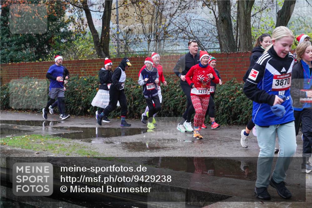 07.12.2025 - St. Pauli X-Mass-Run No. 15 Michael Burmester http://msf.ph/oto/9429238 07.12.2025 09:44:06 Laufen 3877, 1217, 215, 3870 meine-sportfotos.de