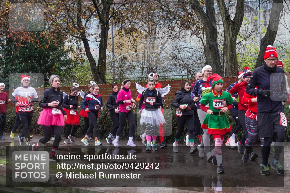 07.12.2025 - St. Pauli X-Mass-Run No. 15 Michael Burmester http://msf.ph/oto/9429242 07.12.2025 11:24:03 Laufen 2600, 3732, 353, 3655, 356, 3963, 3999, 324, 2716 meine-sportfotos.de