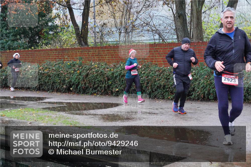 07.12.2025 - St. Pauli X-Mass-Run No. 15 Michael Burmester http://msf.ph/oto/9429246 07.12.2025 09:44:11 Laufen 2856, 2002, 2923 meine-sportfotos.de