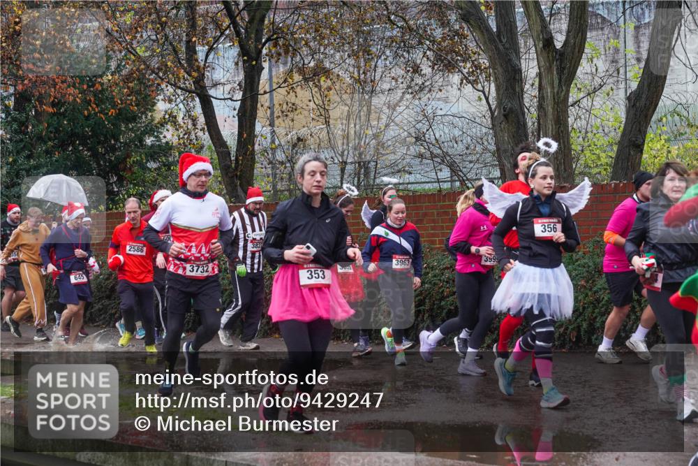 07.12.2025 - St. Pauli X-Mass-Run No. 15 Michael Burmester http://msf.ph/oto/9429247 07.12.2025 11:24:05 Laufen 645, 2586, 3732, 382, 353, 356, 3963, 399 meine-sportfotos.de